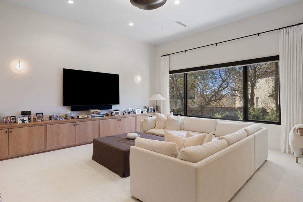 4 Bedroom Single Family Home/House's Image 29