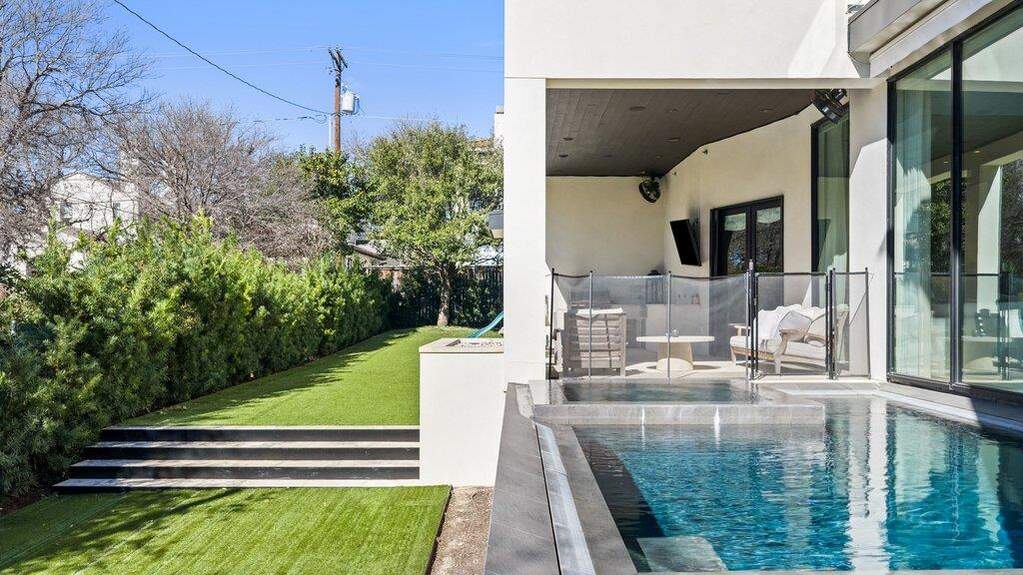 4 Bedroom Single Family Home/House's Image 31