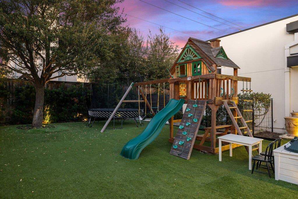 4 Bedroom Single Family Home/House's Image 35
