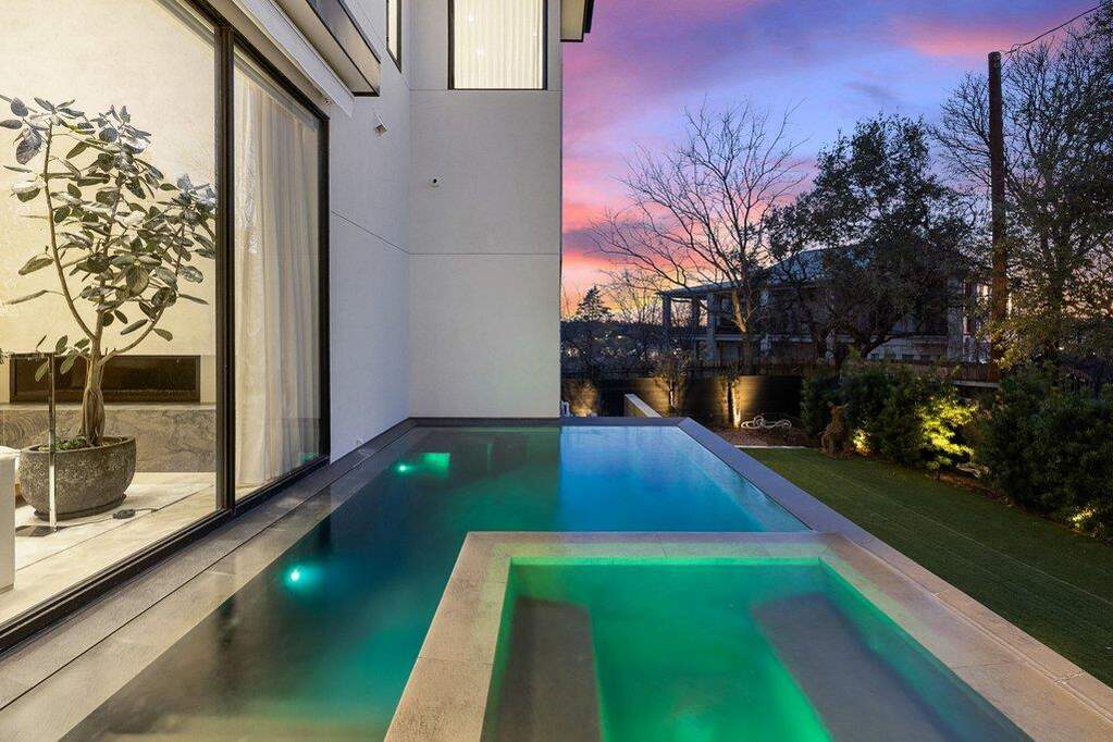 4 Bedroom Single Family Home/House's Image 4