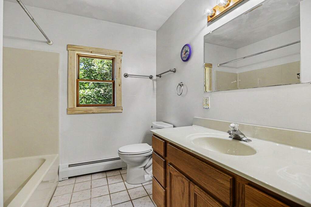 4 Bedroom Single Family Home/House's Image 12