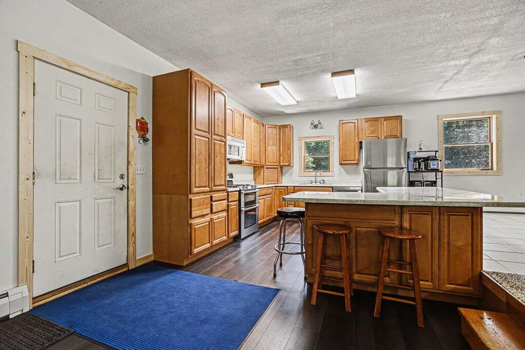 4 Bedroom Single Family Home/House's Image 3