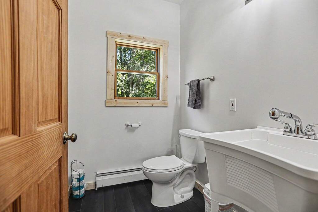 4 Bedroom Single Family Home/House's Image 4